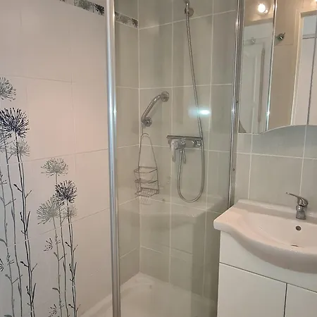 2 Pieces Avec Balcon, Piscine Et Parking Privatif A - Fr-1-780-40 דירה