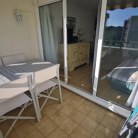 Appartamento 2p Avec Balcon, Piscine Et Parking Proche Centre De - Fr-1-780-40